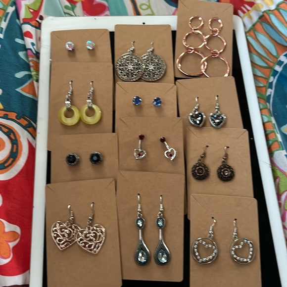 Earring bundle - Picture 1 of 11